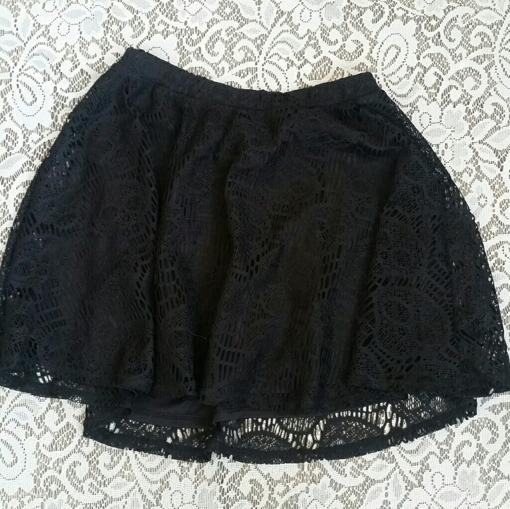 COPY - Hot Topic Teenage Runaway Black Skull Skirt